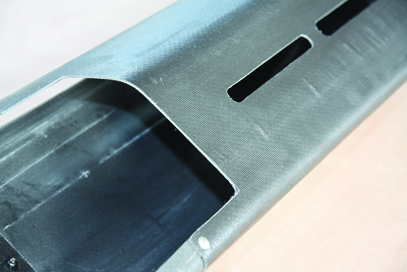 CFRT闆：玻纖(xiān)增強熱(re)塑性複(fú)合材料(liào)在軌道(dao)交通的(de)應用